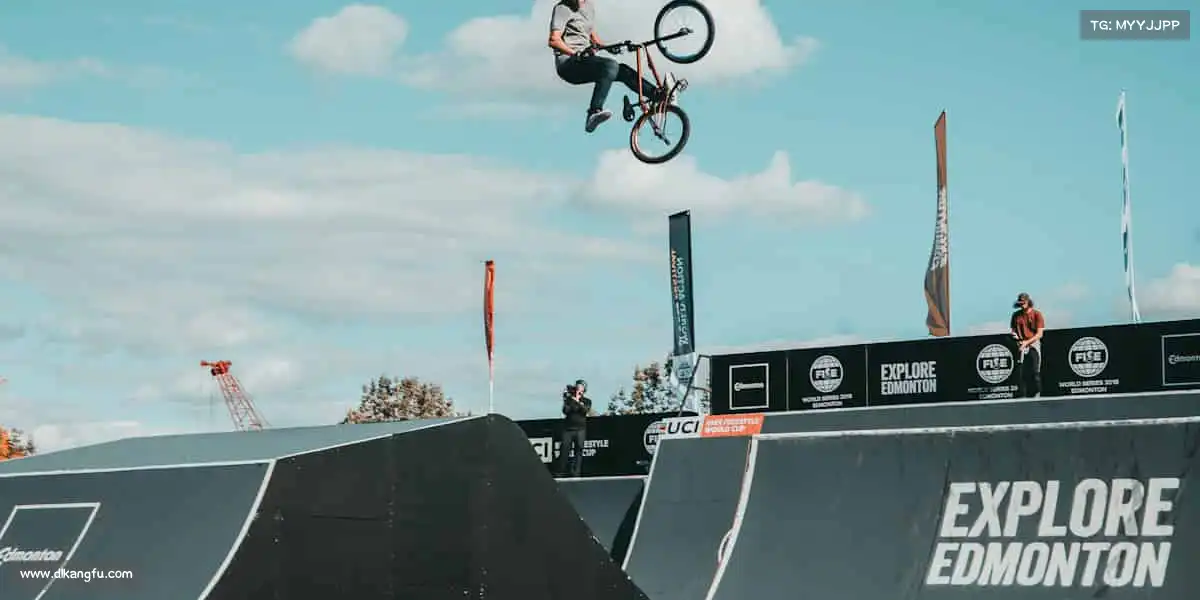 <strong>UED</strong>每一次挥汗，都是对自己的超越！💪